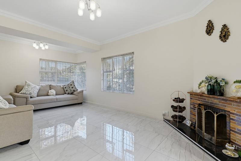 To Let 5 Bedroom Property for Rent in Pinelands Western Cape